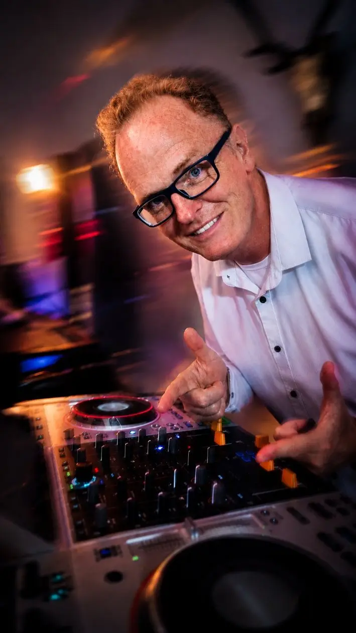 Michael Zimmermann DJ am Pult – Live-Mixing für anspruchsvolle Events