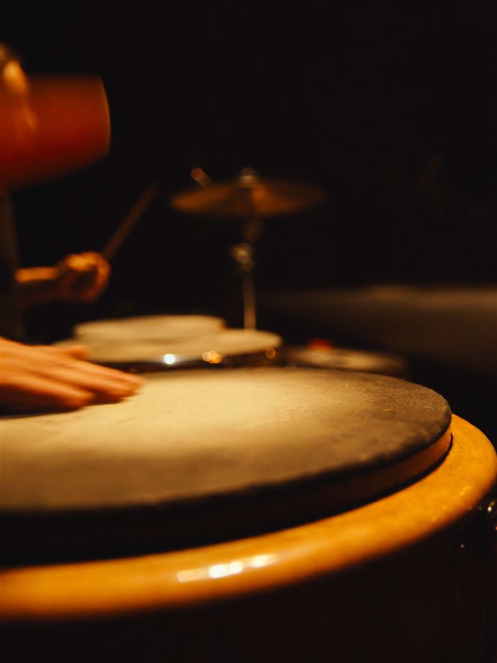 DJ + Percussion Live-Performance